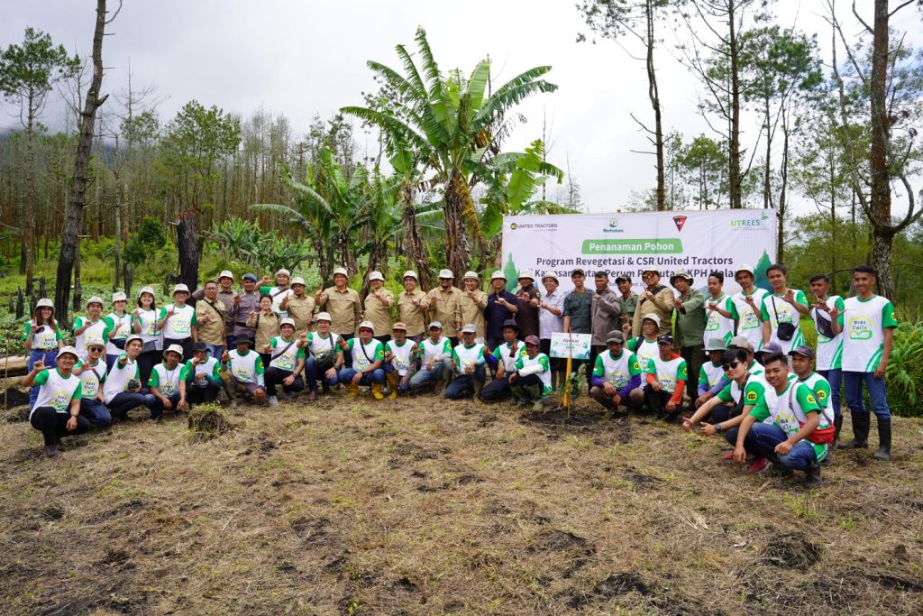Program revegetasi hutan seluas 567 hektare melalui penanaman pohon produktif yang memberi nilai ekonomi bagi masyarakat.